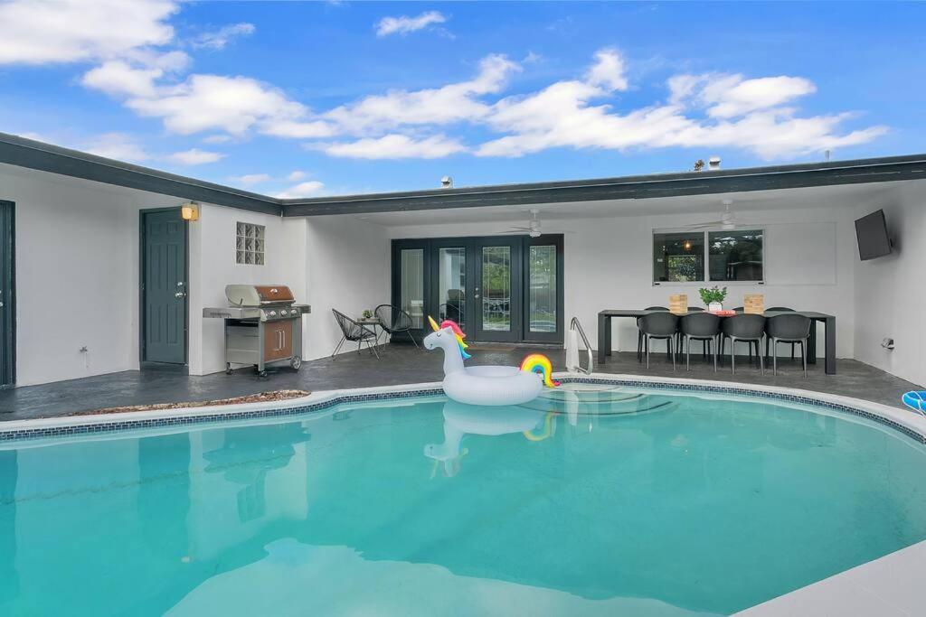 Traveler's Dream Heated Pool 24/7 Gym Hot Tub Casa de Férias Hollywood